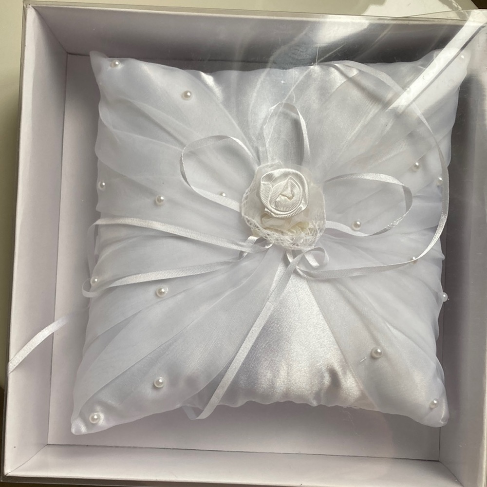 NWOT Ring Bearer Pillow